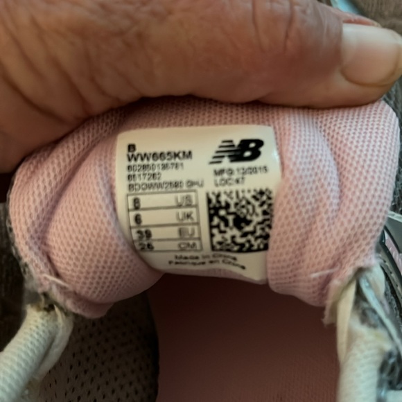 New Balance Women’s sz 8 never worn euc - Picture 6 of 6
